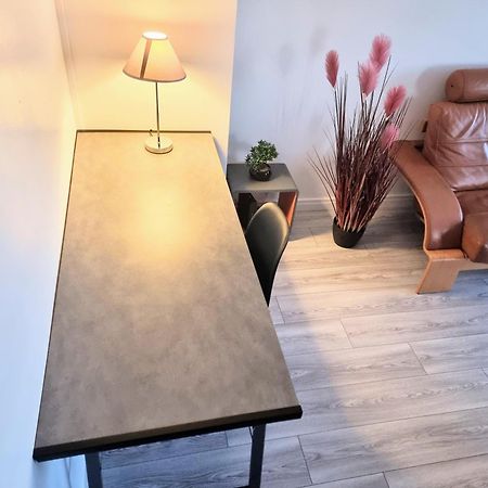 6 Appartements Et 4 Adresses A Mi-Chemin Entre Le Vieux Port Et L Ile De Re 拉罗歇尔 外观 照片