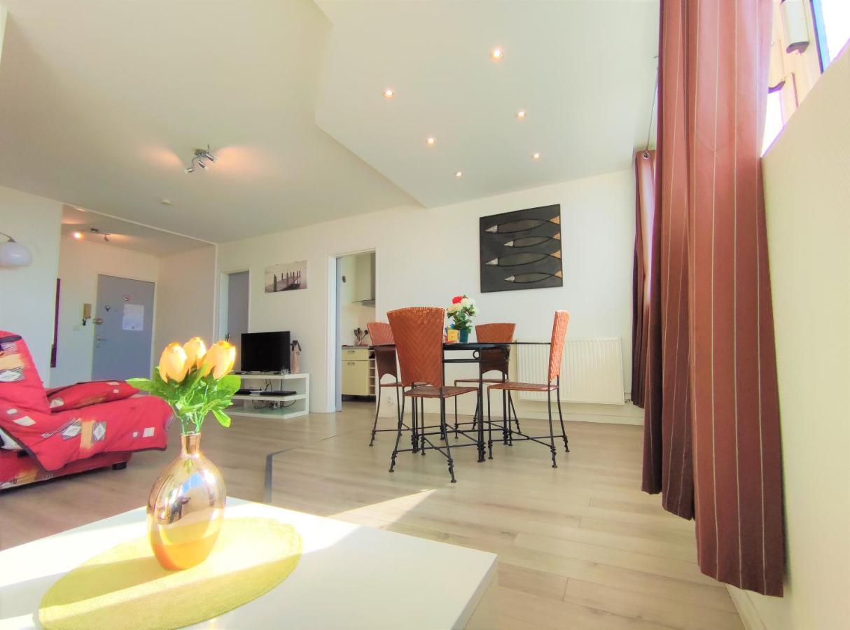 6 Appartements Et 4 Adresses A Mi-Chemin Entre Le Vieux Port Et L Ile De Re 拉罗歇尔 外观 照片