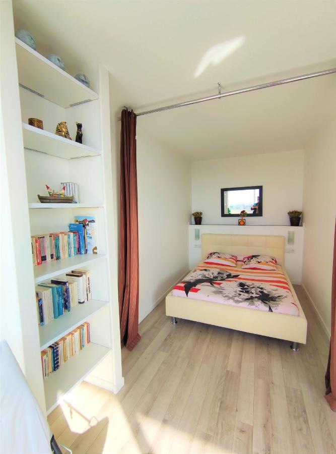 6 Appartements Et 4 Adresses A Mi-Chemin Entre Le Vieux Port Et L Ile De Re 拉罗歇尔 外观 照片