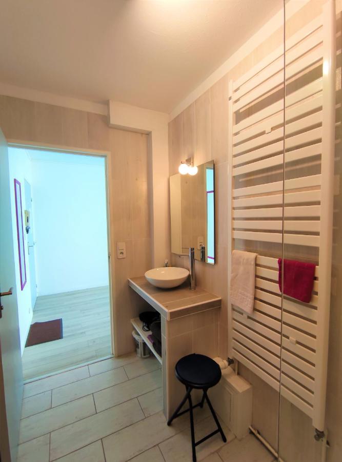 6 Appartements Et 4 Adresses A Mi-Chemin Entre Le Vieux Port Et L Ile De Re 拉罗歇尔 外观 照片