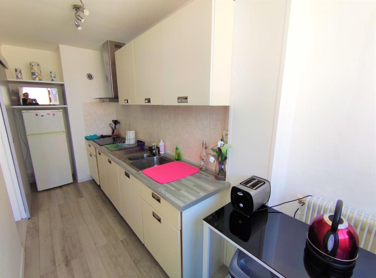 6 Appartements Et 4 Adresses A Mi-Chemin Entre Le Vieux Port Et L Ile De Re 拉罗歇尔 外观 照片