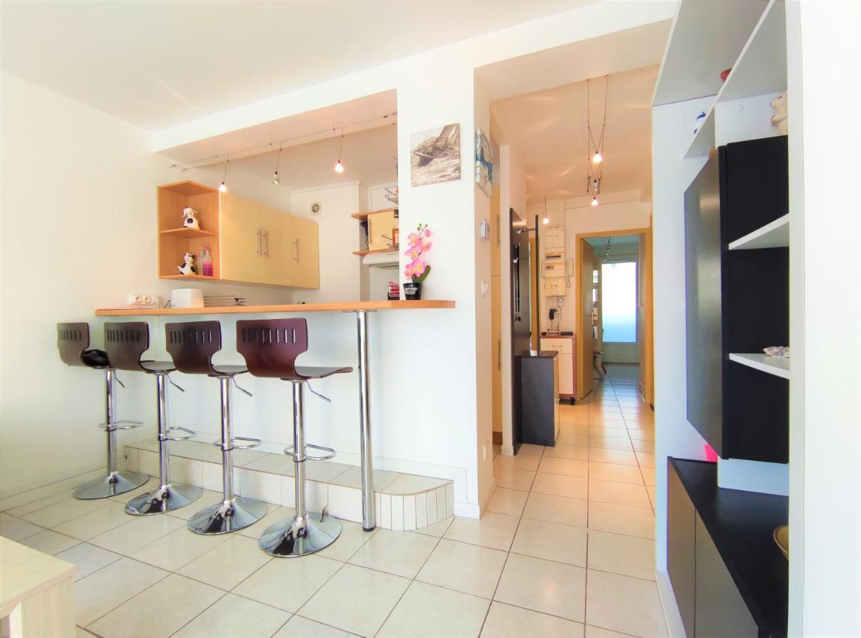 6 Appartements Et 4 Adresses A Mi-Chemin Entre Le Vieux Port Et L Ile De Re 拉罗歇尔 外观 照片