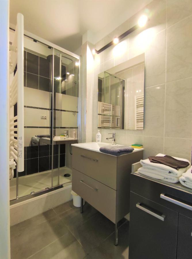 6 Appartements Et 4 Adresses A Mi-Chemin Entre Le Vieux Port Et L Ile De Re 拉罗歇尔 外观 照片