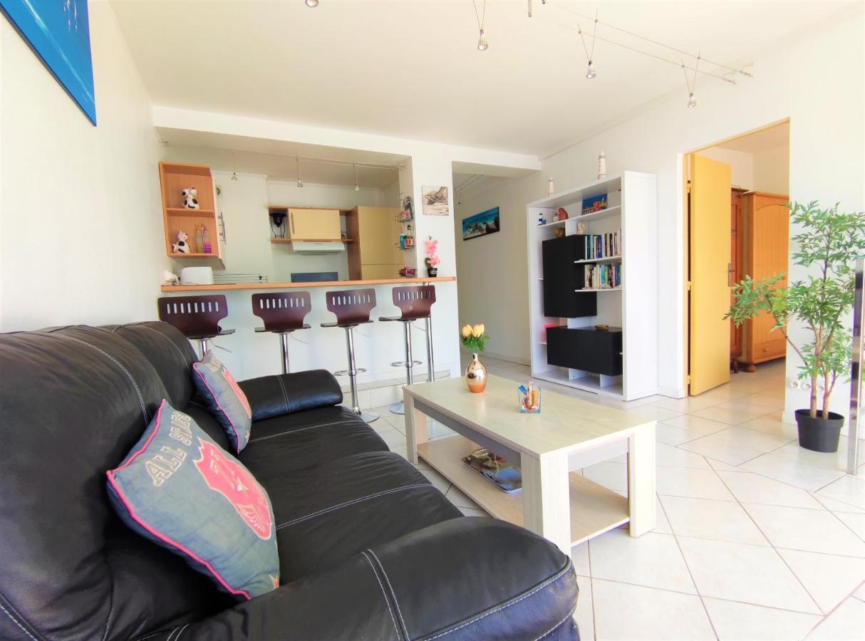 6 Appartements Et 4 Adresses A Mi-Chemin Entre Le Vieux Port Et L Ile De Re 拉罗歇尔 外观 照片