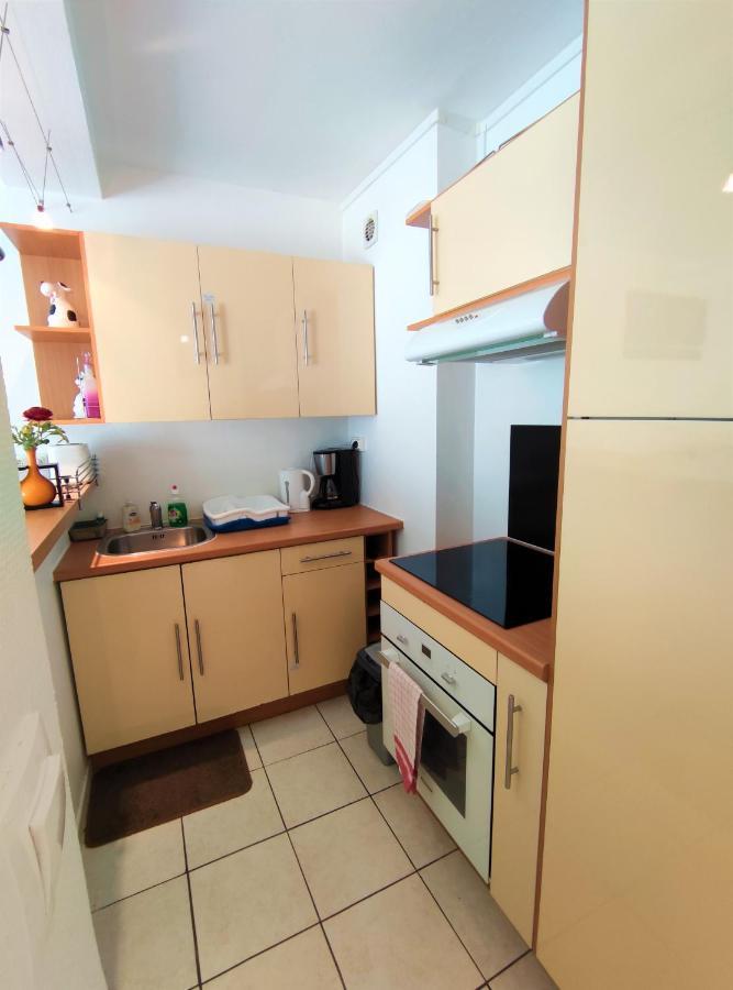 6 Appartements Et 4 Adresses A Mi-Chemin Entre Le Vieux Port Et L Ile De Re 拉罗歇尔 外观 照片