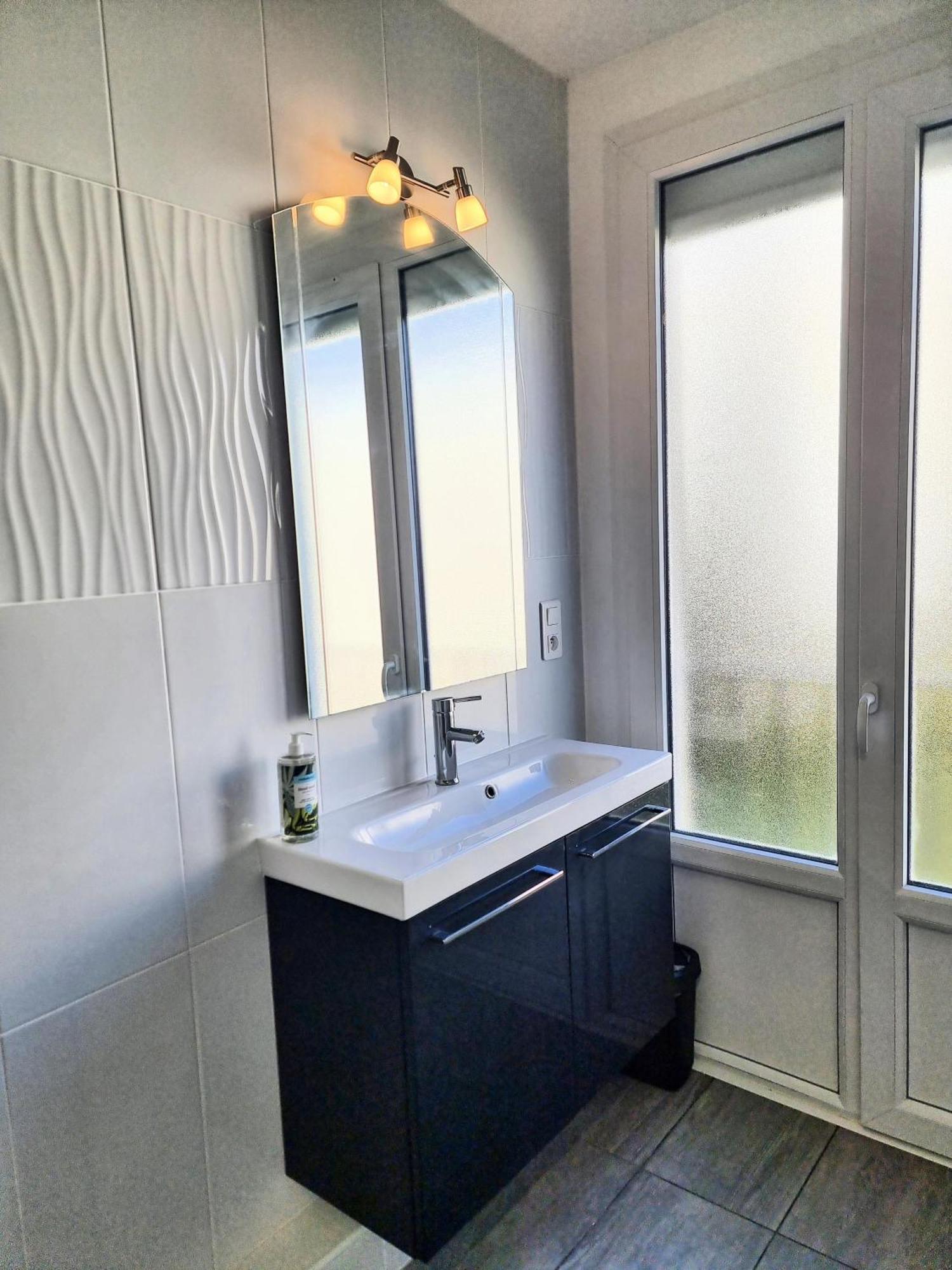 6 Appartements Et 4 Adresses A Mi-Chemin Entre Le Vieux Port Et L Ile De Re 拉罗歇尔 外观 照片